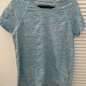 ATHLETA MOMENTUM SEAMLESS TEE -  SHORT SLEEVE -SIZE L